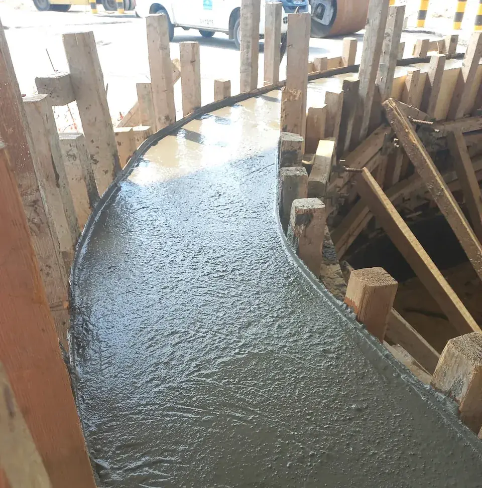 Curved concrete kerb after the pour