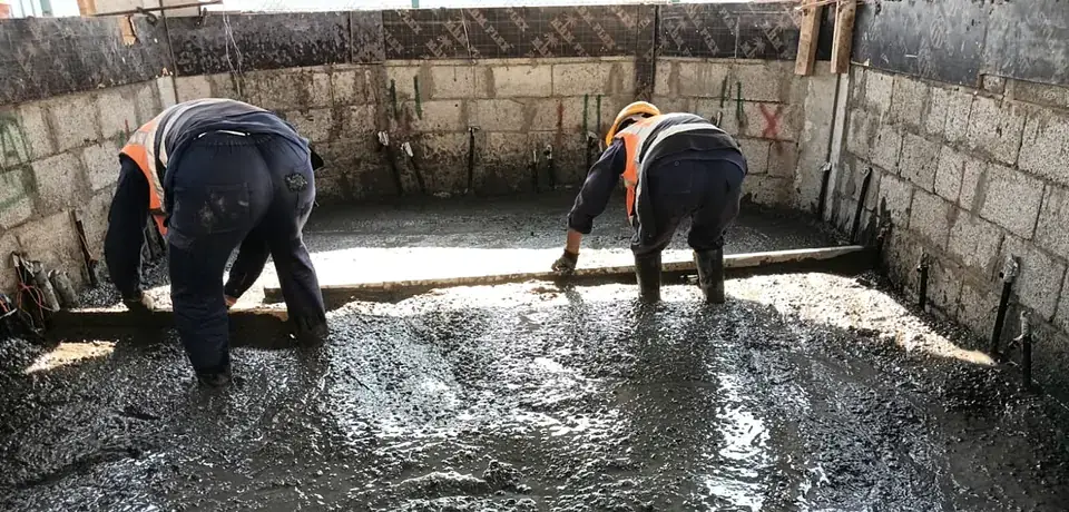 Finishing a fresh concrete slab